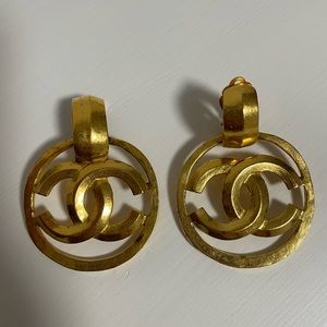 CHANEL Vintage Clip earrings